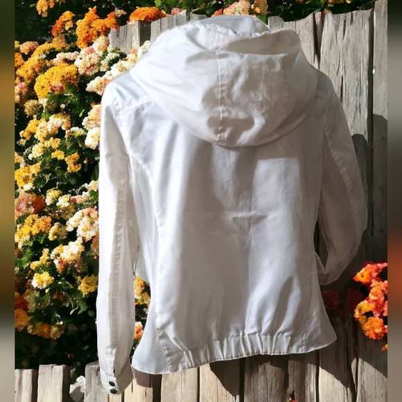 XNTRIK Lightweight Hooded Windbreaker Jacket - Picture 2 of 9